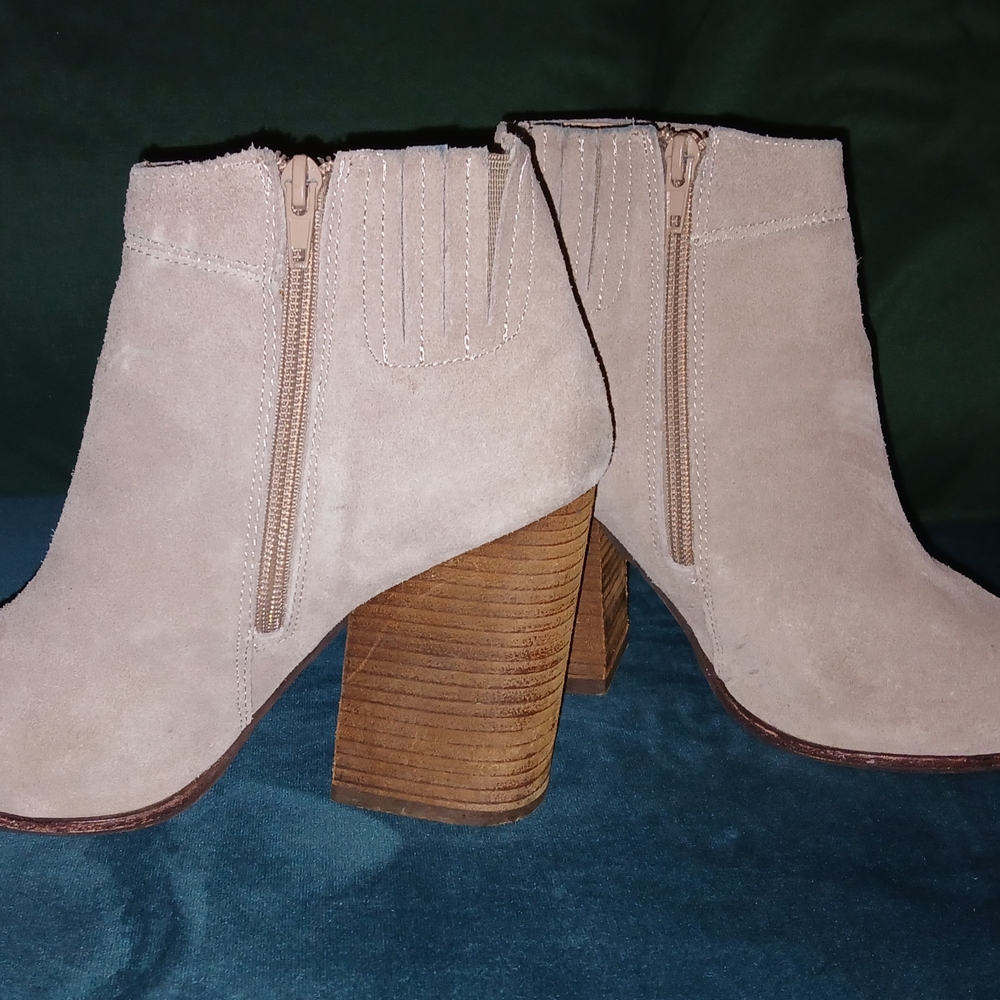 Chic Tan Ankle Booties